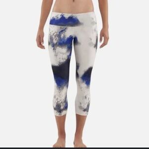Lululemon 8 Blue and Black Tie-Dye capris Milky Way  leggings